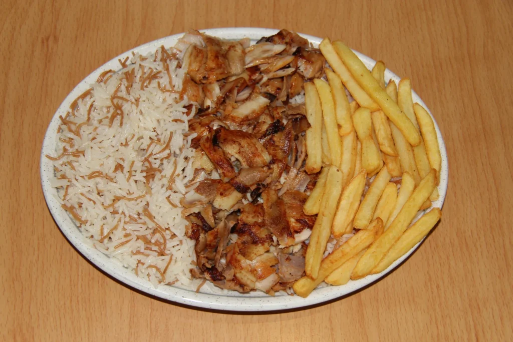 plato-doner-kebap-con-patatas-y-arroz-scaled